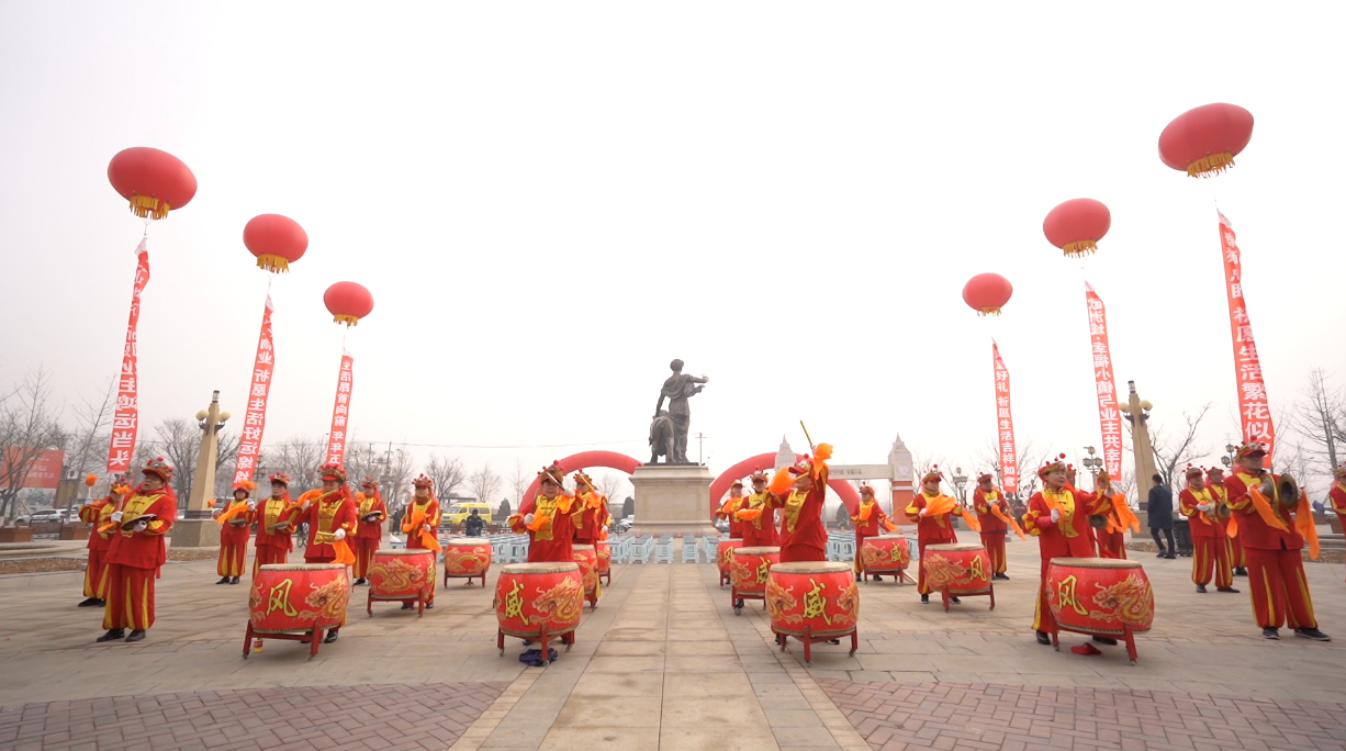 龍?zhí)ь^賞舞獅，二月二齊聚歐洲城·幸福小鎮(zhèn)(圖1)